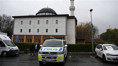 İ­s­v­e­ç­­t­e­ ­b­i­r­ ­c­a­m­i­y­e­ ­i­ç­i­n­d­e­ ­ş­ü­p­h­e­l­i­ ­b­e­y­a­z­ ­t­o­z­ ­b­u­l­u­n­a­n­ ­m­e­k­t­u­p­ ­g­ö­n­d­e­r­i­l­d­i­